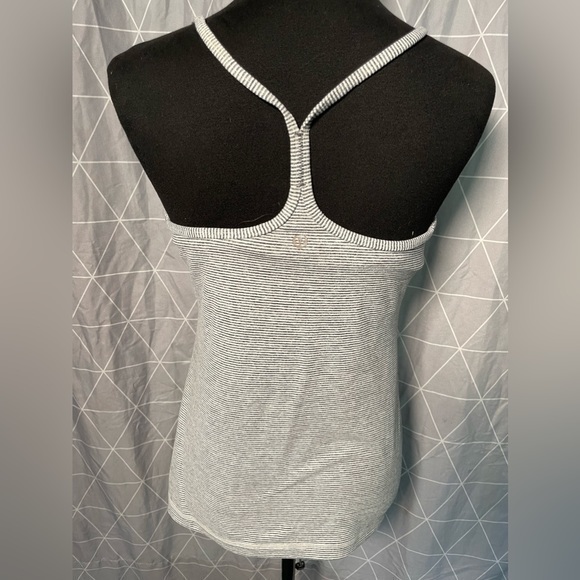 Lululemon women tank top. - Picture 4 of 9